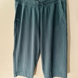 Women’s Nike Capri Pants XL